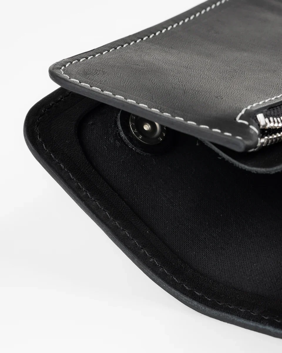 Obbi Good Label Brave Horsehide Condor Mid Wallet - Black - Image 7