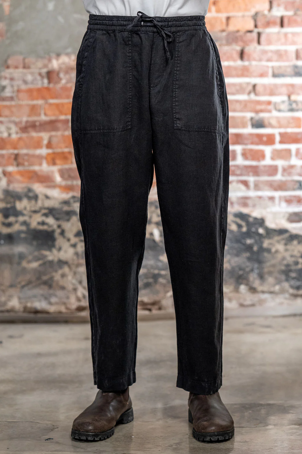 Merz b. Schwanen PANTS05LI Linen Workers Drawstring Pants - Deep Black