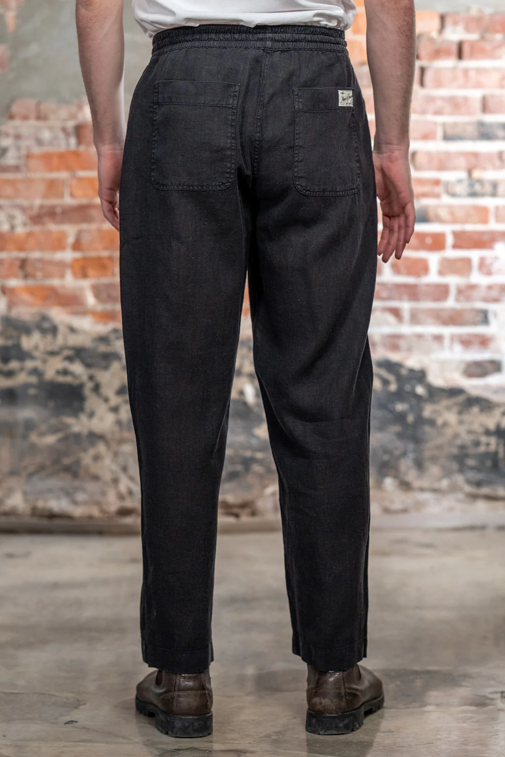 Merz b. Schwanen PANTS05LI Linen Workers Drawstring Pants - Deep Black - Image 3
