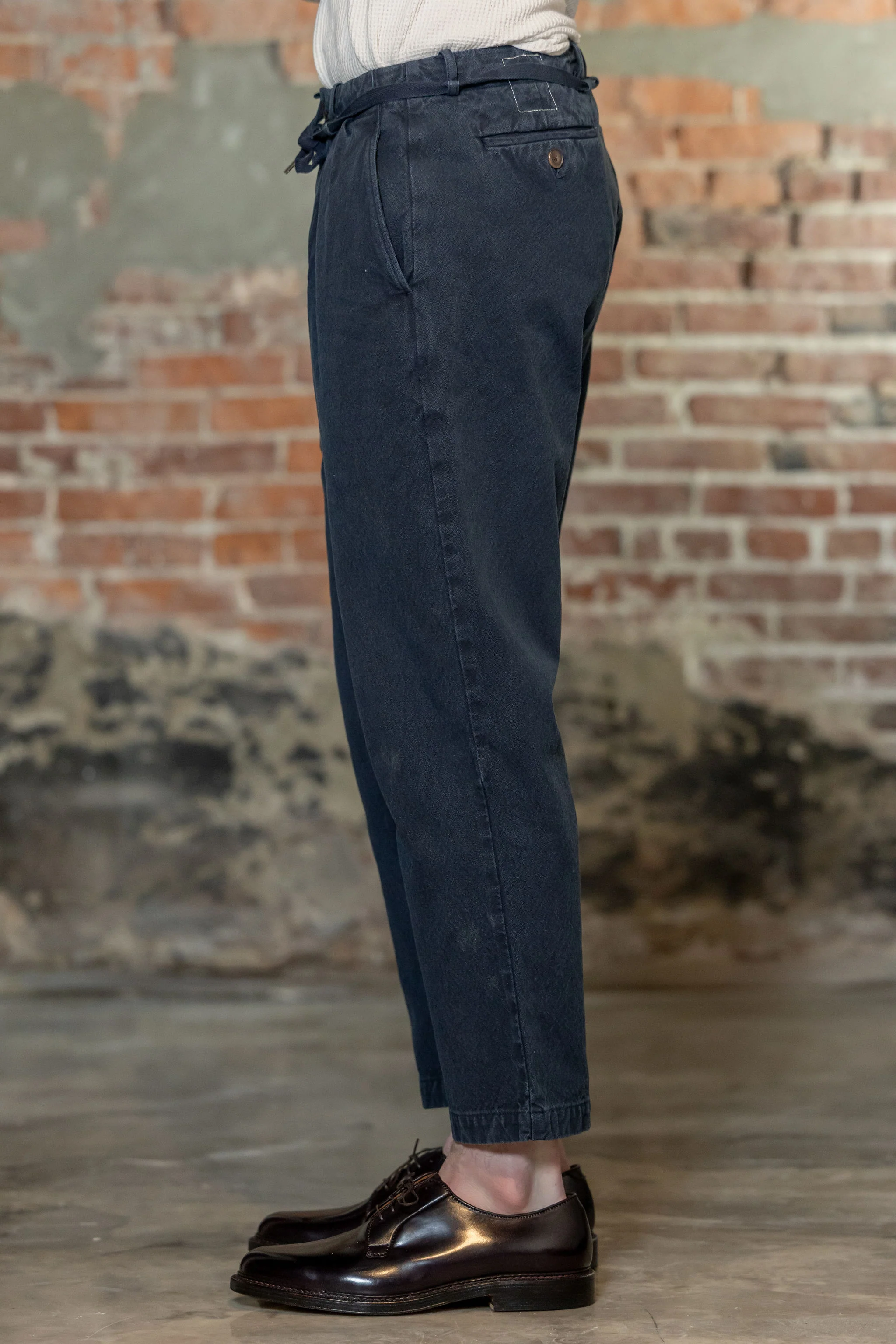 Seuvas 10oz Canvas Tapered 2-Tuck Pants - Logwood - Image 2