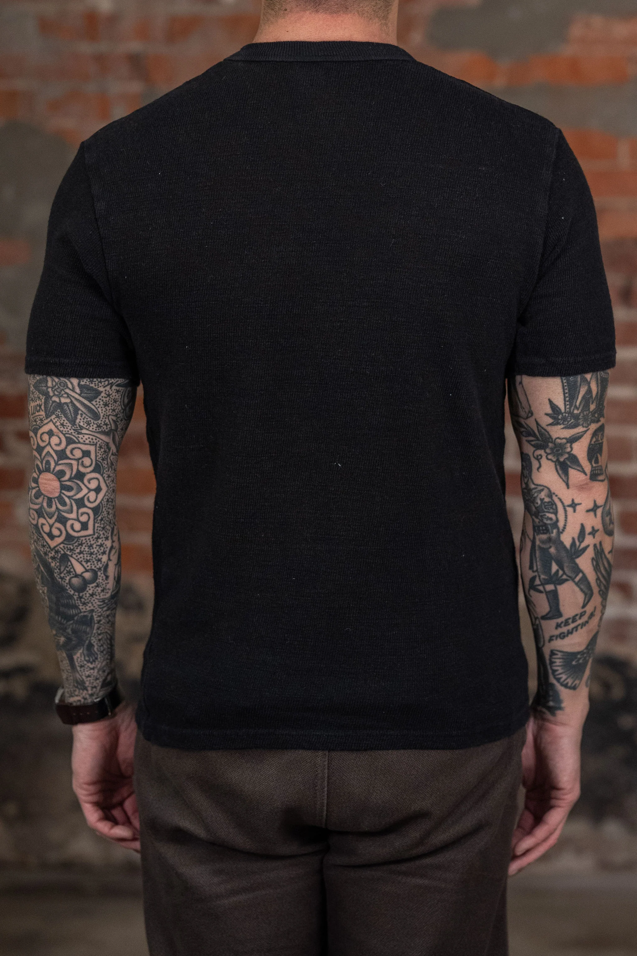 UES Linen Short Sleeve Tee - Black - Image 2
